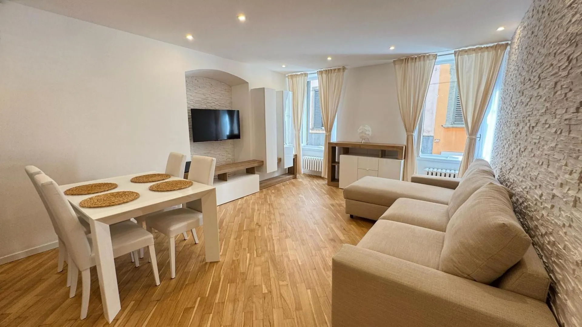 Apartment The Three Bs - Central House Bergamo Italy