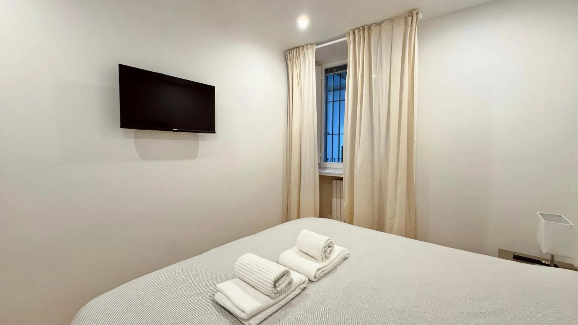 Apartment The Three Bs - Central House Bergamo Italy